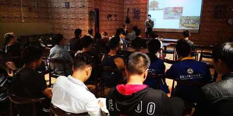 襄阳创业双创周暨优秀青年分享会 众创空间服务建设的新引擎